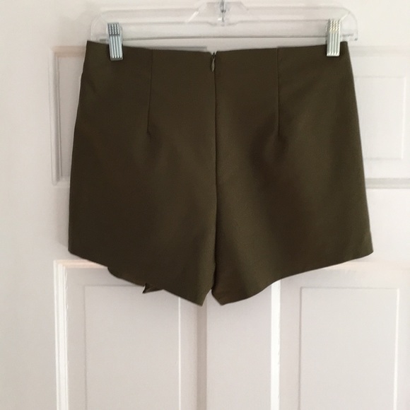 By the way Military green skort - Picture 2 of 4